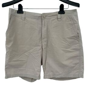 Columbia Shorts Men's Size 34 Beige 100% Cotton 8" Inseam Lightweight Bermuda